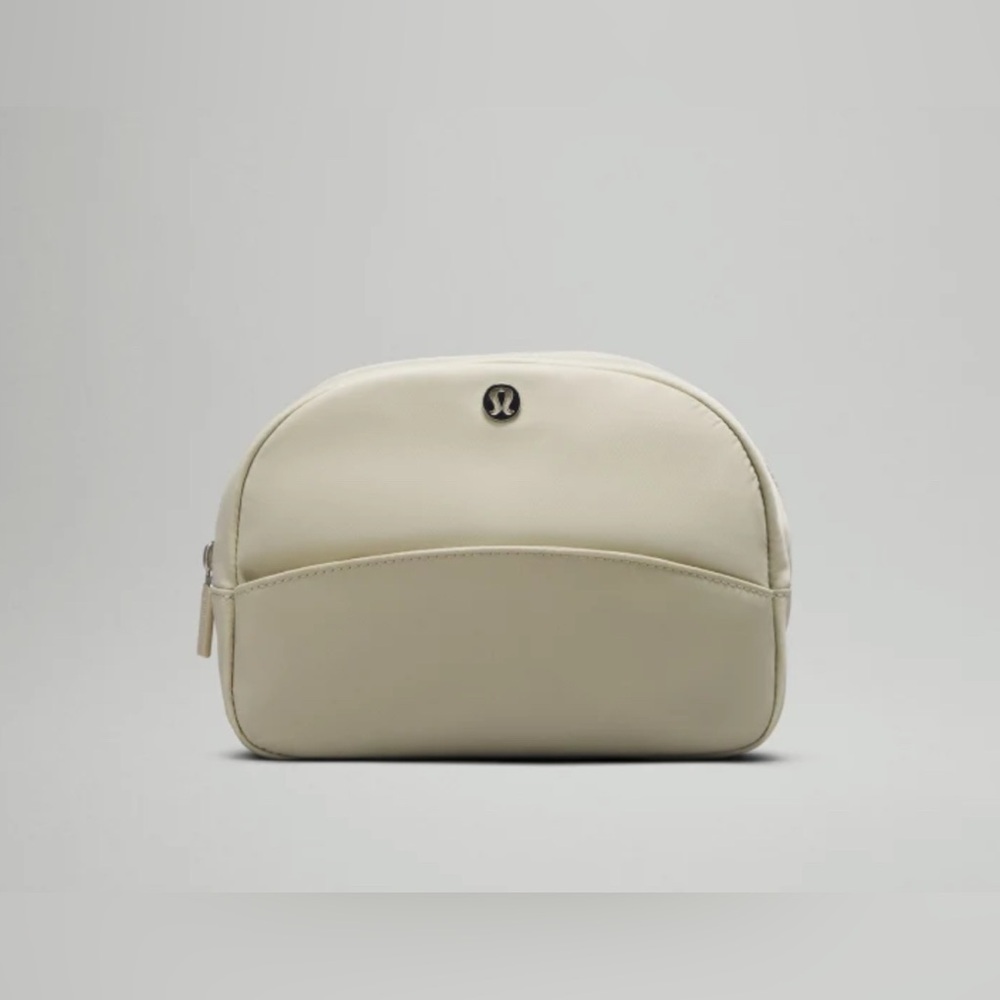 NWOT Lululemon City Essentials Pouch 2L